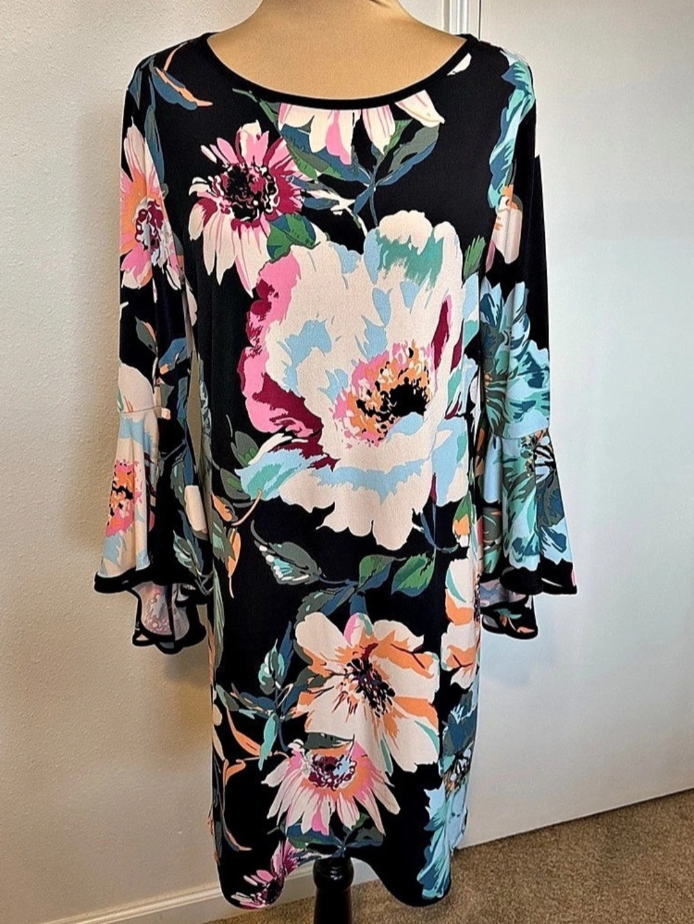 Roz & Ali Floral Mini Dress in Black & Blue Size Large
